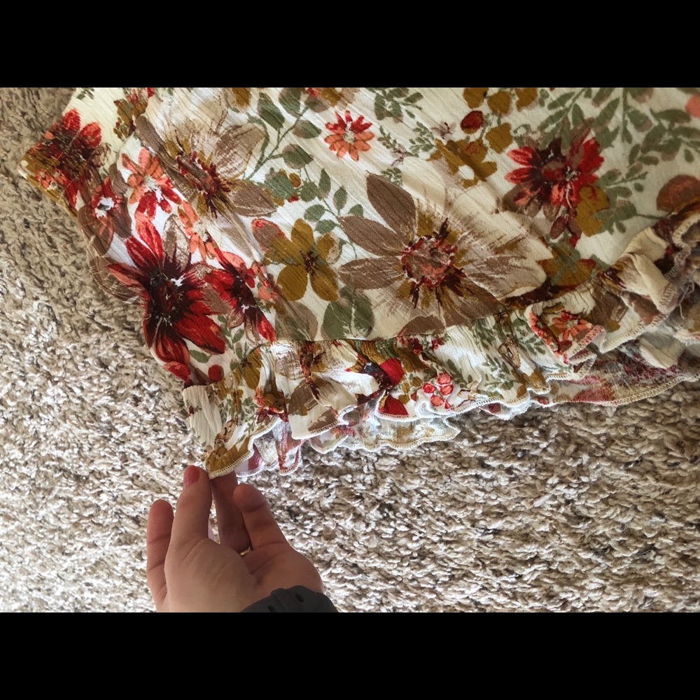 Flowery Ruffle Shorts Size Small - Picture 6 of 8